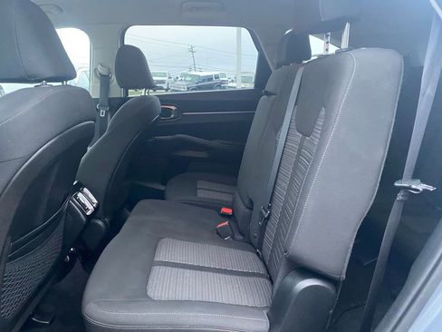 Used 2023 Kia Sorento LX image 21