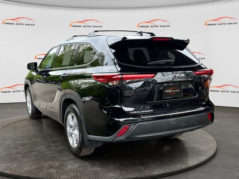 Used 2021 Toyota Highlander L AWD/4WD image 8