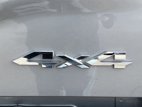 Used 2022 RAM 2500 Laramie w/ Body Color Bumper Group image 19