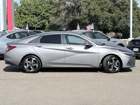 Used 2023 Hyundai Elantra Limited FWD image 4