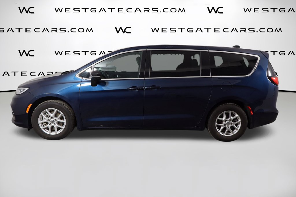 Used 2025 Chrysler Pacifica Select FWD image 5
