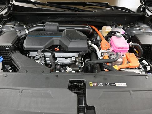 Certified 2025 Hyundai Tucson Limited AWD/4WD image 9