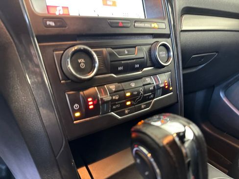Used 2018 Ford Explorer XLT w/ Equipment Group 202A FWD image 41
