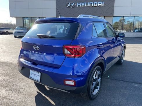 Used 2023 Hyundai Venue SEL image 32