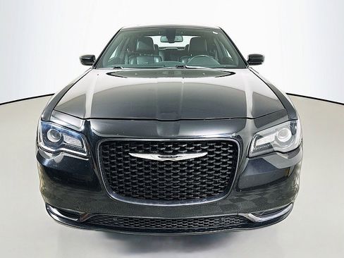 Used 2017 Chrysler 300 S w/ 300S Premium Group image 2