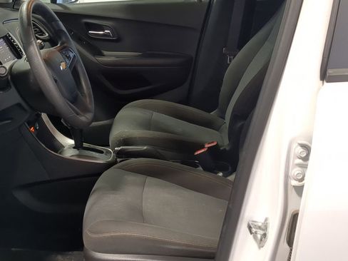 Used 2021 Chevrolet Trax LS w/ Tint and Cruise Package AWD/4WD image 20