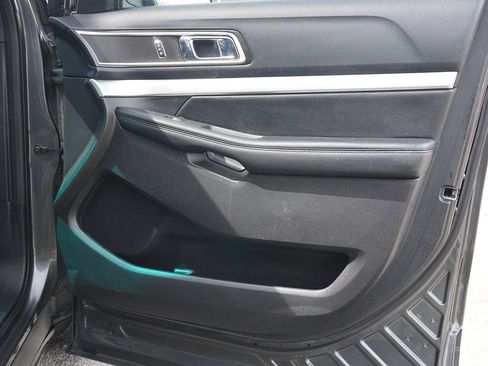 Used 2016 Ford Explorer XLT AWD/4WD image 18