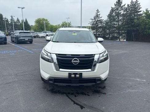 Certified 2023 Nissan Pathfinder SV w/ SV Premium Package AWD/4WD image 2