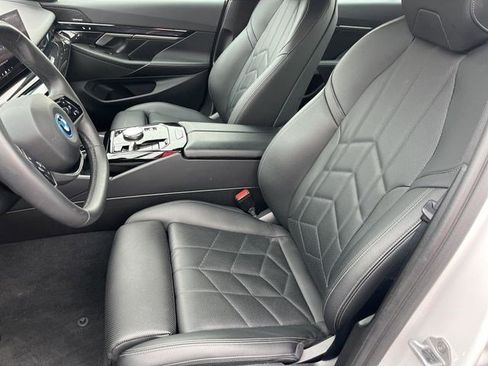 Used 2025 BMW i5 eDrive40i RWD image 18