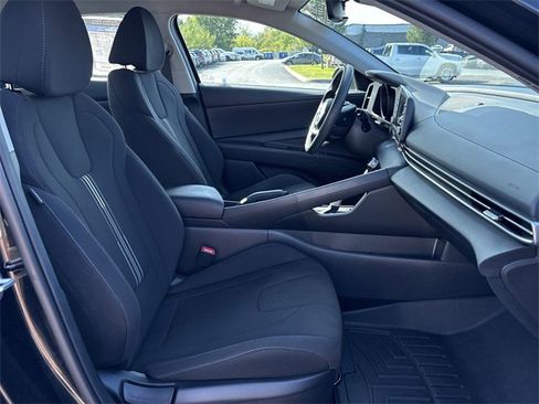 Used 2023 Hyundai Elantra SEL image 25