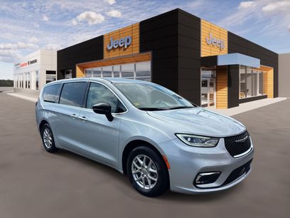 Certified 2024 Chrysler Pacifica Touring-L