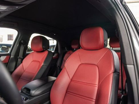 Certified 2025 Porsche Cayenne Coupe AWD/4WD image 5