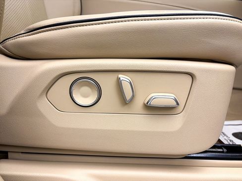 Used 2023 Cadillac Escalade Premium Luxury image 42