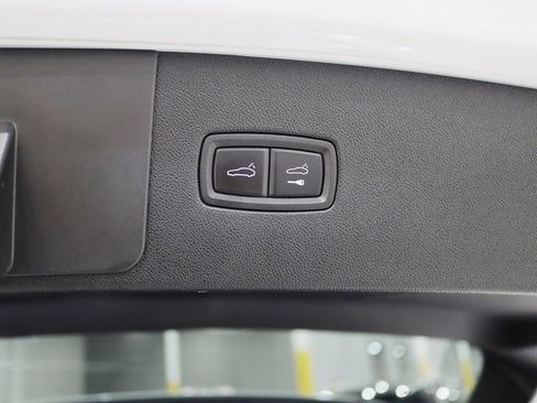 Used 2022 Porsche Cayenne Platinum Edition image 41