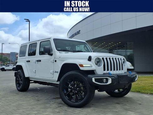 Used 2022 Jeep Wrangler Unlimited Sahara w/ Cold Weather Group AWD/4WD image 1