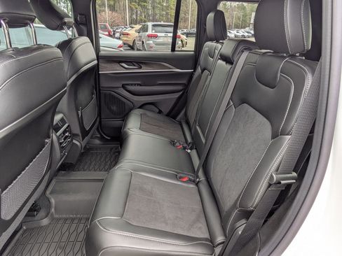New 2026 Jeep Grand Cherokee Altitude AWD/4WD image 24