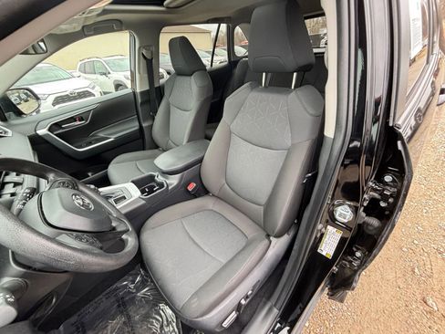 Used 2025 Toyota RAV4 XLE image 37