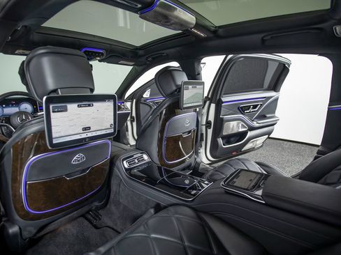 Used 2023 Mercedes-Benz Maybach S 580 4MATIC image 38