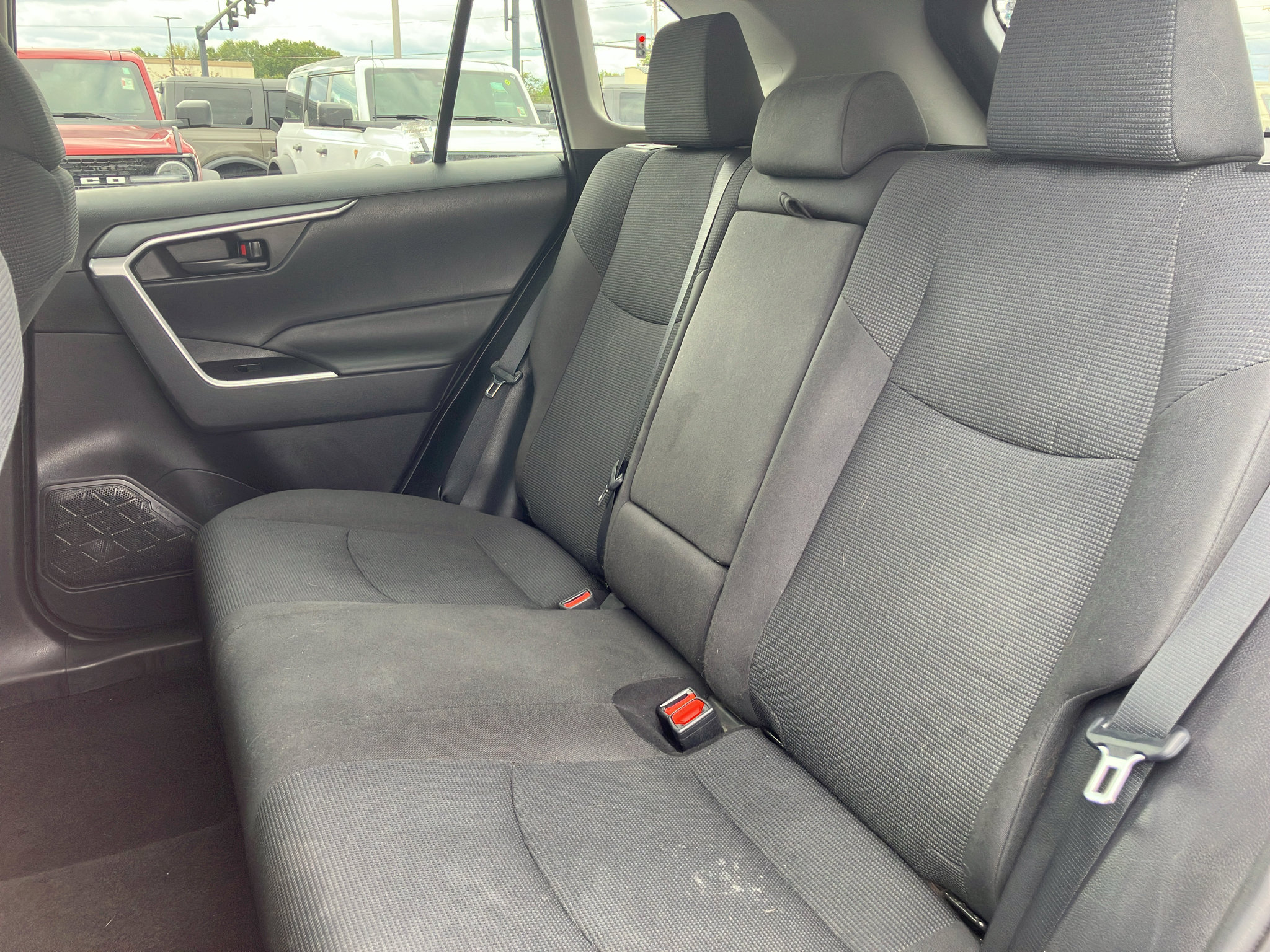 Used 2021 Toyota RAV4 LE AWD/4WD image 26