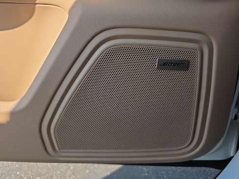 Certified 2023 Porsche Macan S AWD/4WD image 19