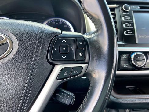 Used 2017 Toyota Highlander XLE FWD image 24