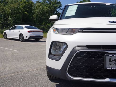 Used 2021 Kia Soul LX FWD image 10