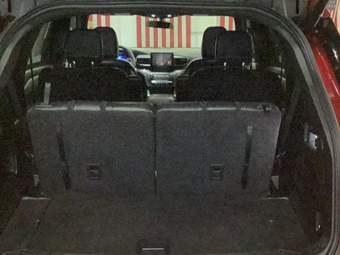 Used 2020 Ford Explorer XLT w/ Equipment Group 202A image 6