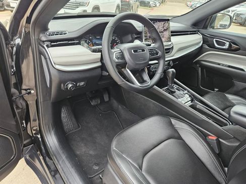 Used 2025 Jeep Compass Limited image 13