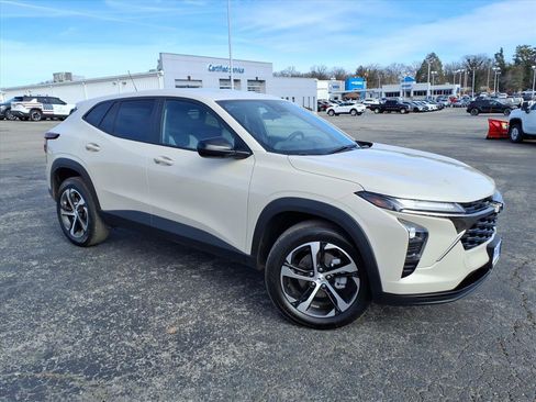 New 2026 Chevrolet Trax RS w/ Driver Confidence Package image 2