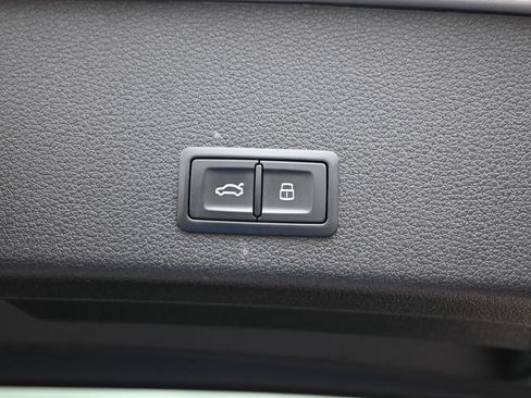 Used 2022 Audi e-tron Premium Plus w/ Premium Plus Package AWD/4WD image 17