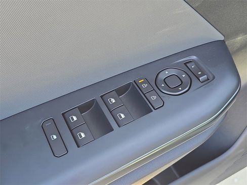 New 2025 Kia K4 LXS image 21