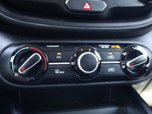 Used 2022 Kia Soul LX image 22