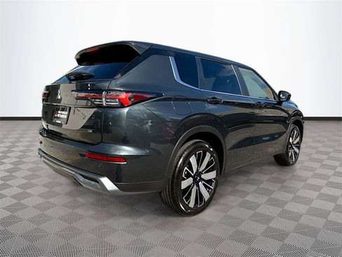 New 2025 Mitsubishi Outlander SE image 5