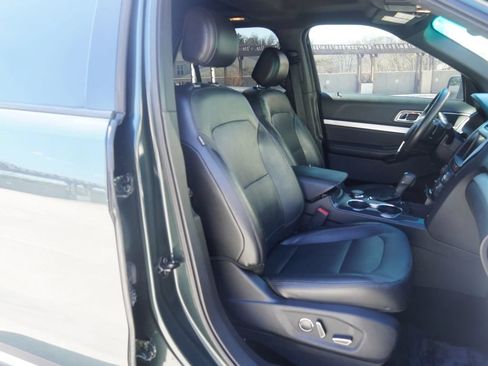 Used 2016 Ford Explorer XLT w/ Equipment Group 202A AWD/4WD image 15