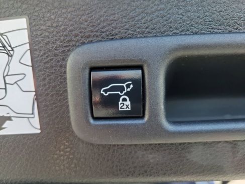 Used 2023 Toyota Sienna XLE w/ XLE Plus Package image 10