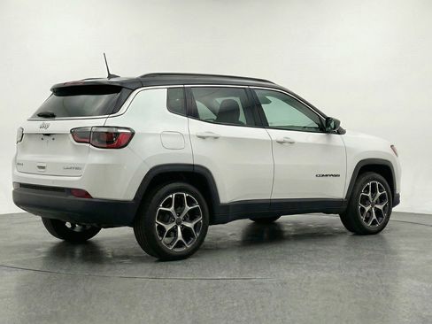 Used 2025 Jeep Compass Limited image 9