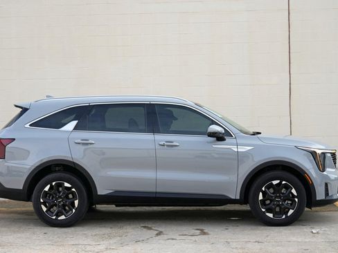 Used 2024 Kia Sorento S w/ Panoramic Sunroof Package AWD/4WD image 53