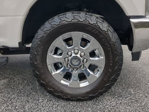 Used 2019 Ford F250 Lariat w/ Chrome Package image 9