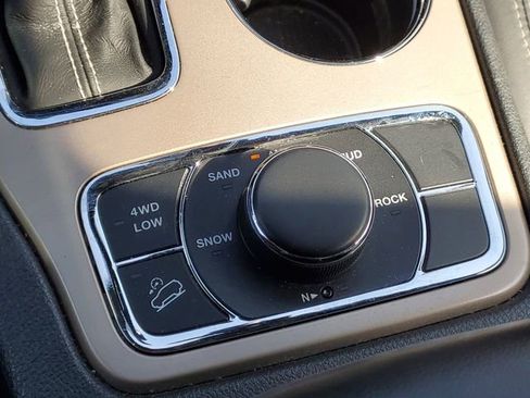 Used 2017 Jeep Grand Cherokee Limited AWD/4WD image 29