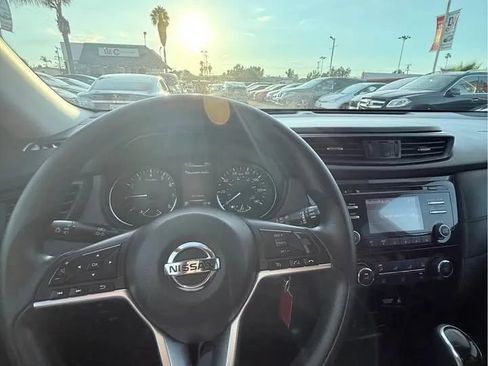 Used 2017 Nissan Rogue S w/ S Appearance Package AWD/4WD image 6