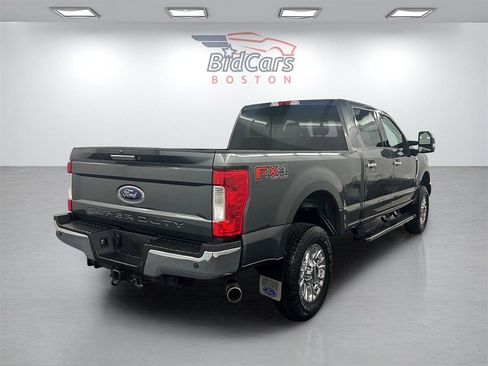Used 2019 Ford F250 Lariat w/ Chrome Package image 4