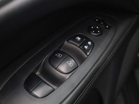 Used 2019 Nissan Pathfinder SV w/ SV All Weather Package AWD/4WD image 11