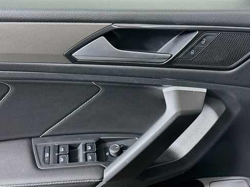 Used 2024 Volkswagen Tiguan SE image 15