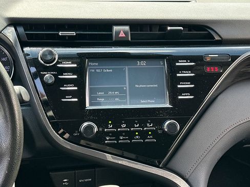 Used 2019 Toyota Camry LE FWD image 16