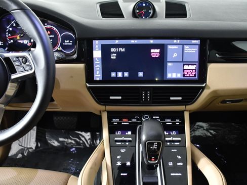 Used 2019 Porsche Cayenne image 15