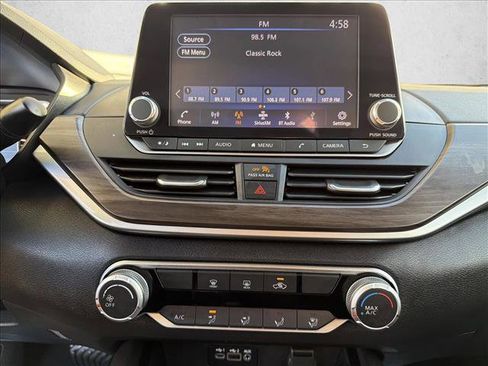 Used 2024 Nissan Altima 2.5 SV image 18