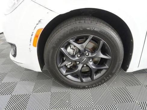Used 2020 Chrysler Pacifica Touring-L FWD image 16