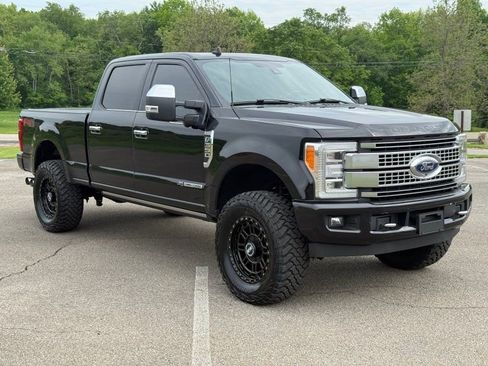 Used 2019 Ford F350 Platinum w/ Platinum Ultimate Package AWD/4WD image 3