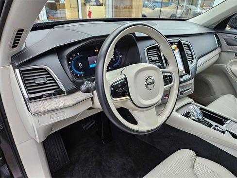 Certified 2024 Volvo XC90 T8 Ultimate w/ Protection Package Premier image 19
