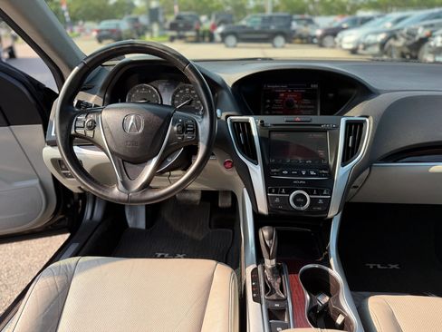 Used 2016 Acura TLX w/ Technology Package FWD image 17